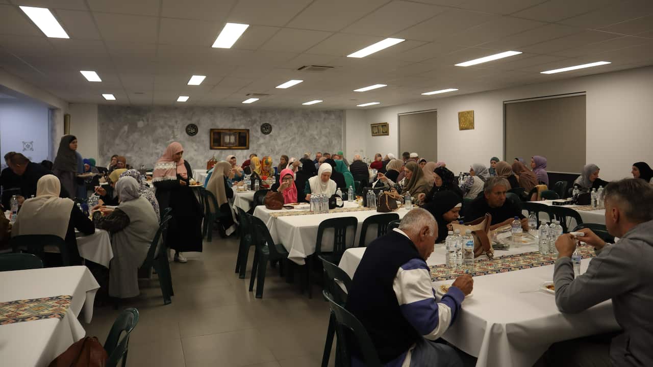 ABIC Deer Park, Melbourne.jpg, zajednicki iftar (2).jpg