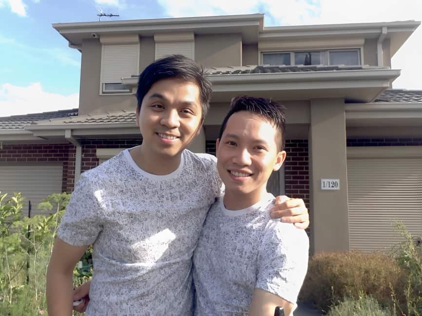 Viet and Trung vao nha moi o Melbourne.jpg