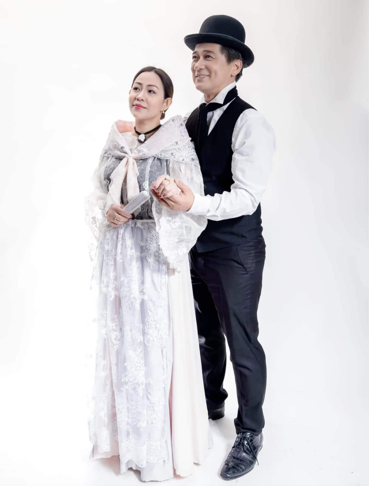 Noli me tangere Ibarra and Maria Clara.jpg