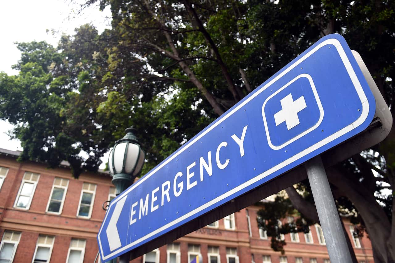 A blue sign with an arrow with the word emergency on it 