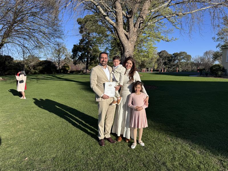 المواطن الاسترالي الجديد ايهاب قرة غولي.jfif