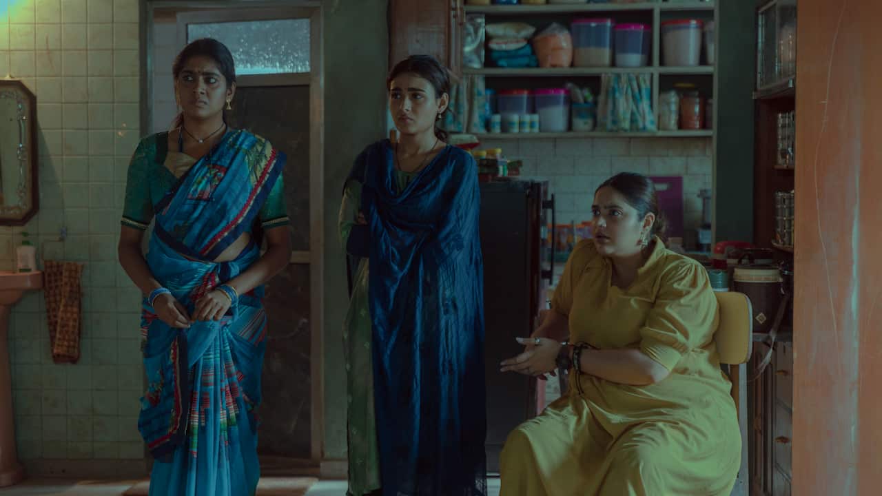 Nimisha Sajayan, Shalini Pandey, Anjali Anand in Dabba Cartel