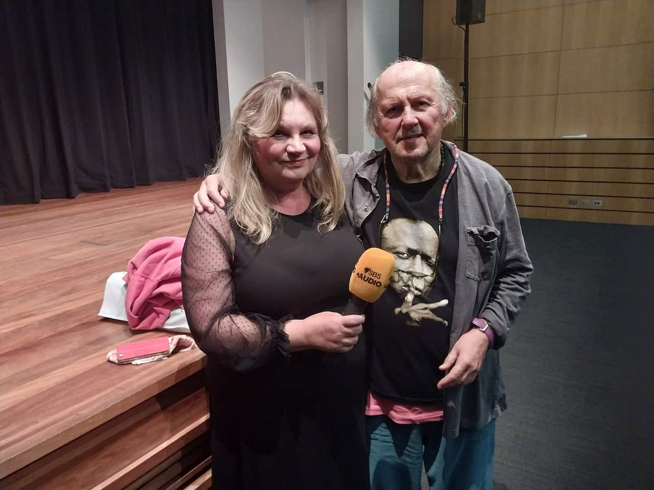 Zijah Sokolović i Aiša Hadžiahmetović nakon predtave Lijevo, desno, glumac, Melbourne, 2025..jpg