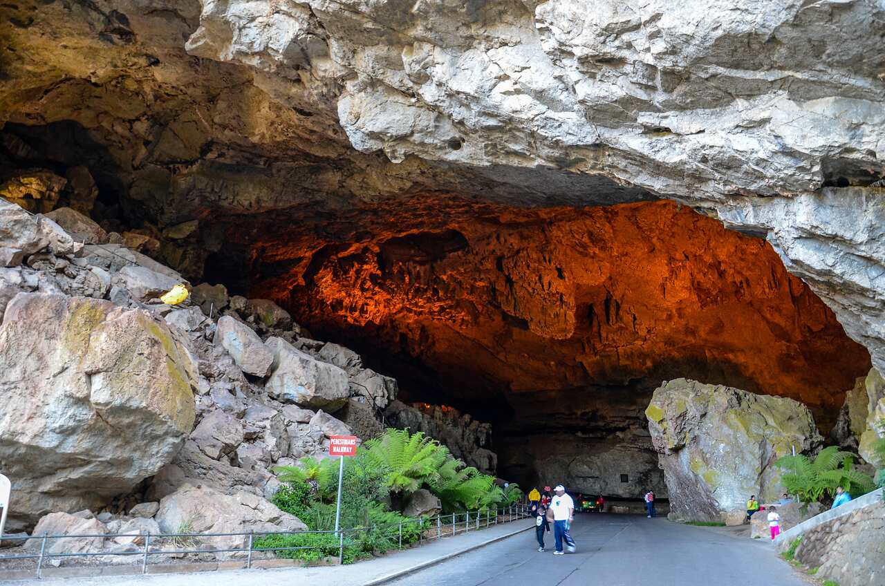 Entrance to the Jenolan Caves