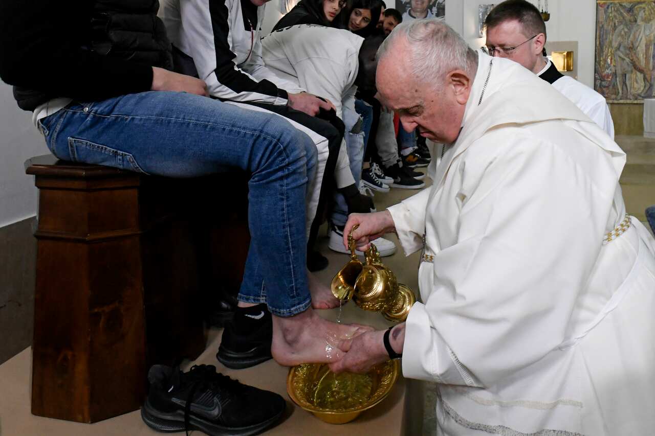 VATICAN: ITALY - POPE FRANCIS DURING  FOOT WASHING AT CASAL DEL MARMO JUVENILE DETENTION HOME IN ROME- 2023/4/6