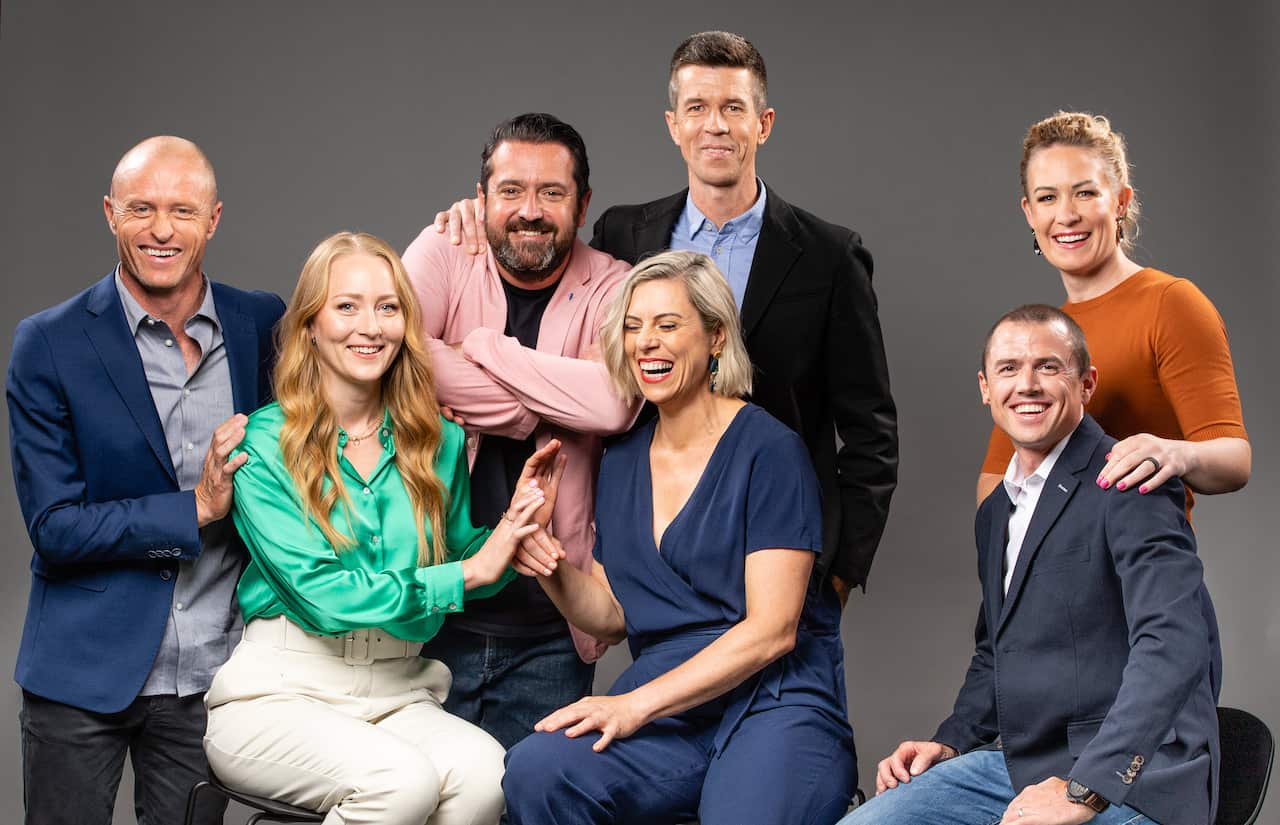 The SBS Cycling commentary and presentation team