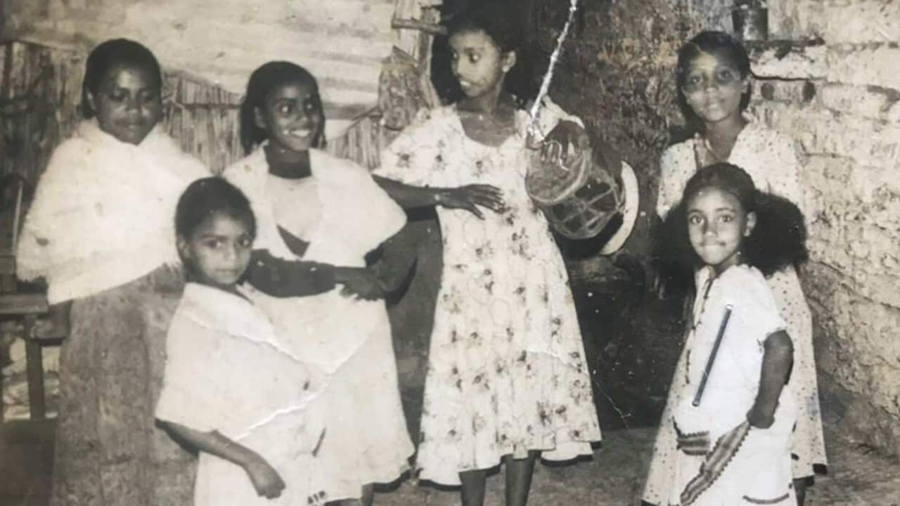 Senayt Mebrahtu (R).jpg