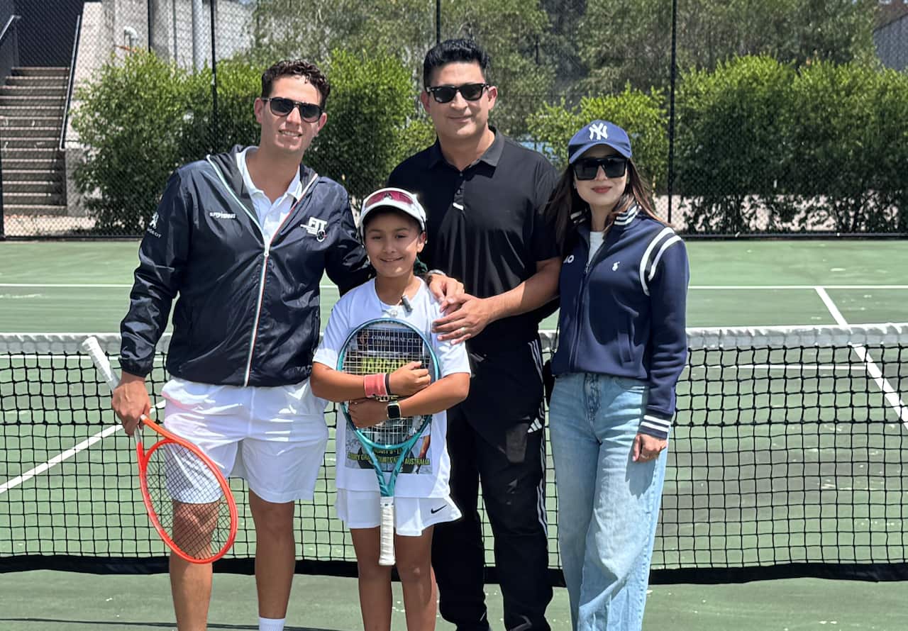 Shazleen Aziz with her parents and tennis coach (SBS Urdu)