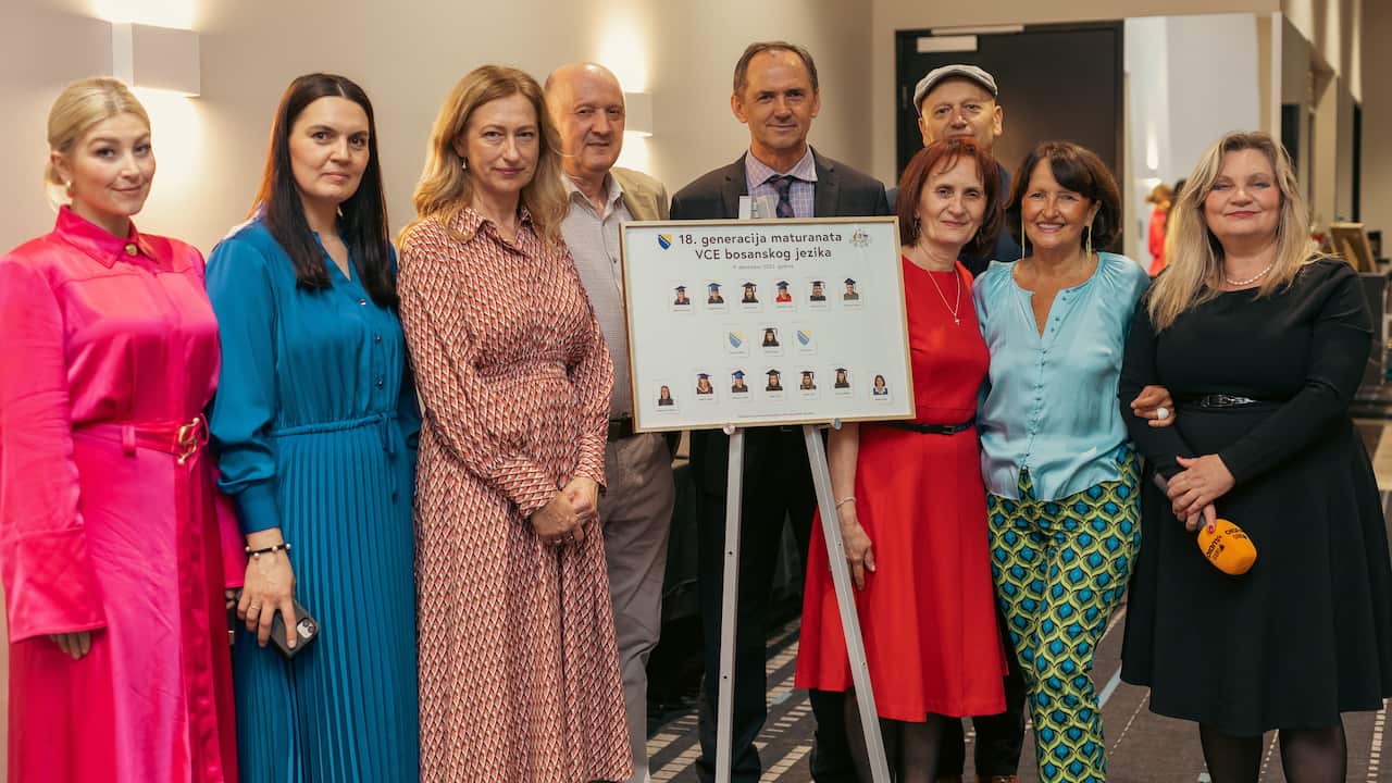 Nastavnici Bosanske škole u Viktoriji.jpg