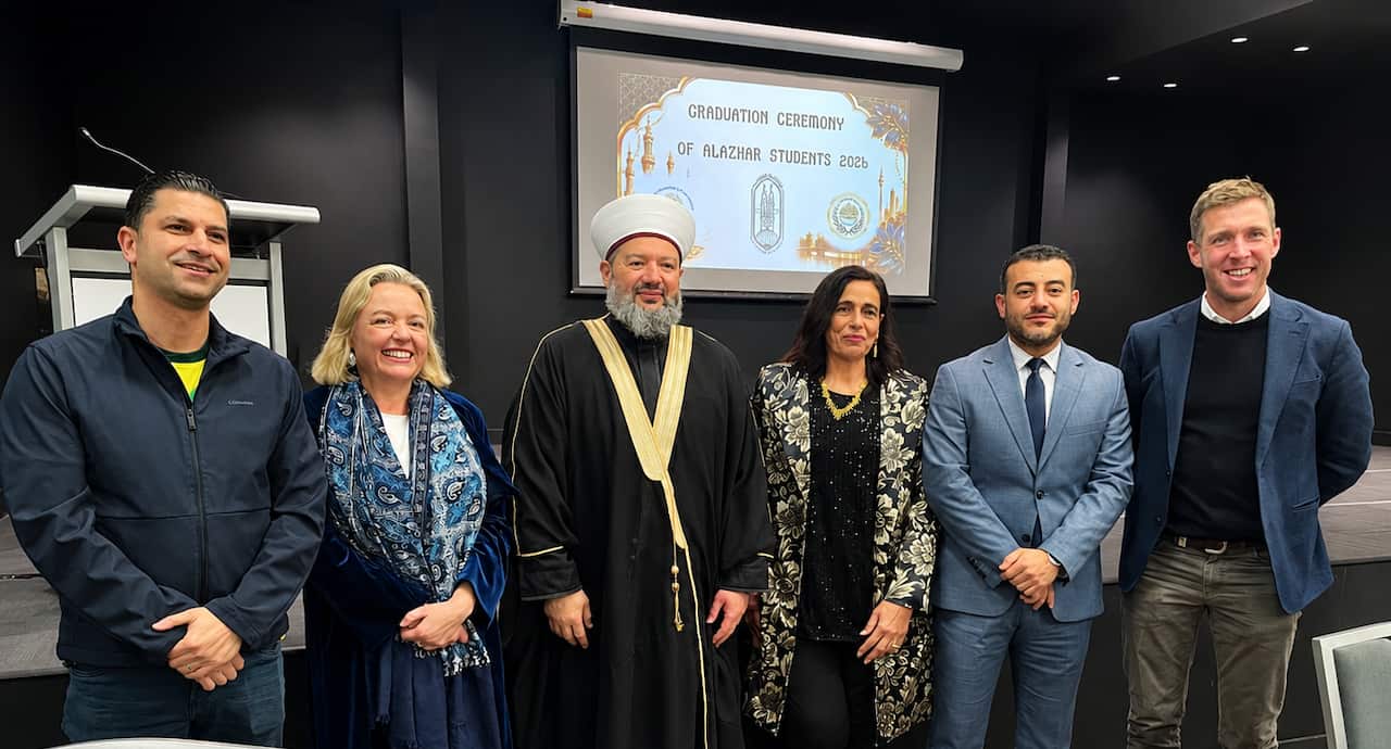 Sheikh Saleem with MPsVIC .png