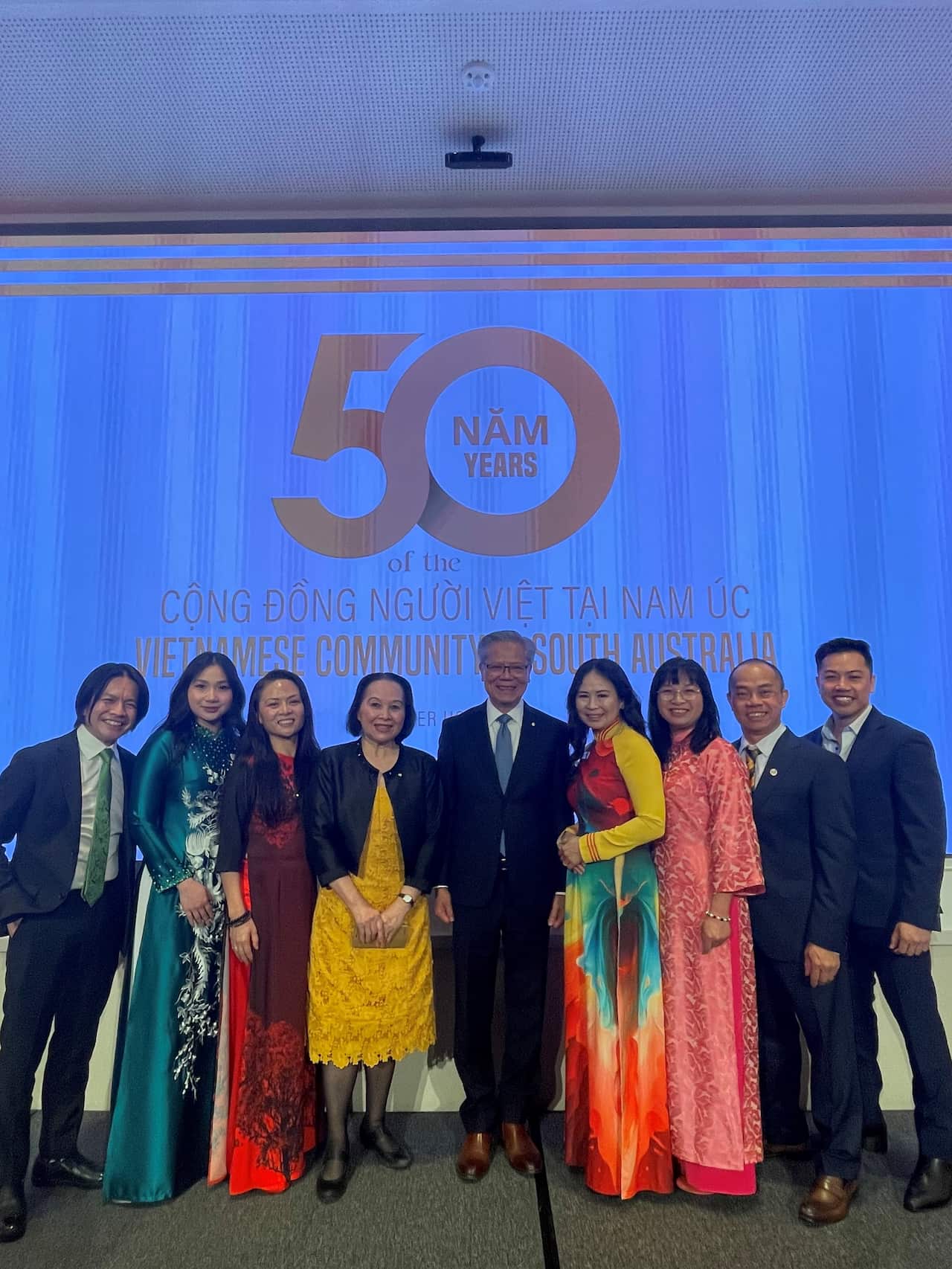 50 năm với các nhân sĩ NU với cựu Toàn quyền Lê Văn Hiếu.jpg