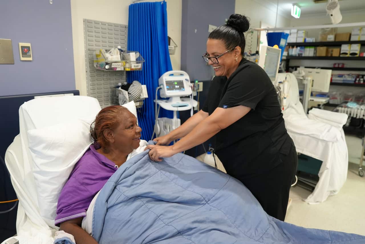 Lauwana Blackley and a Dialysis Patient at Joyce Palmer Hospital, Palm Island in Our Medicine season 2.