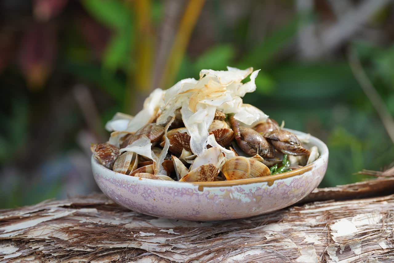 Lemon aspen arcul (pippies) with fried cassava