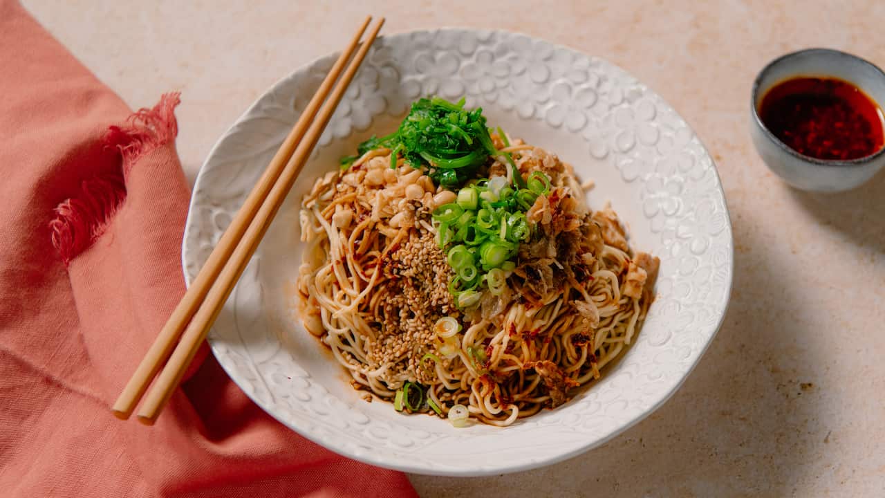 Yibin burning noodles