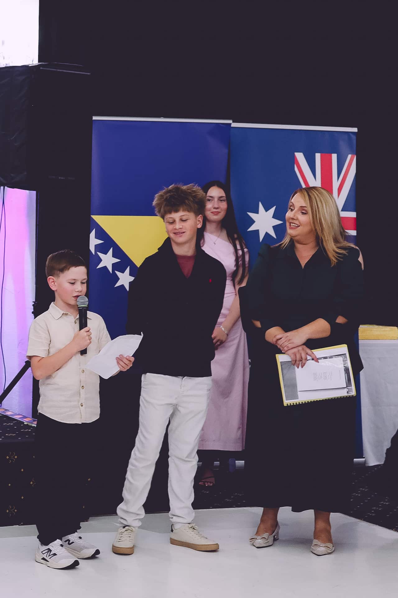 Glumci i recitatori iz centra Caroline Springs.jpg