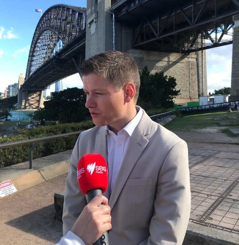 首次在雪梨與協助他潛逃海外的丹麥現任議員斯託加德(Anders Storgaard) 