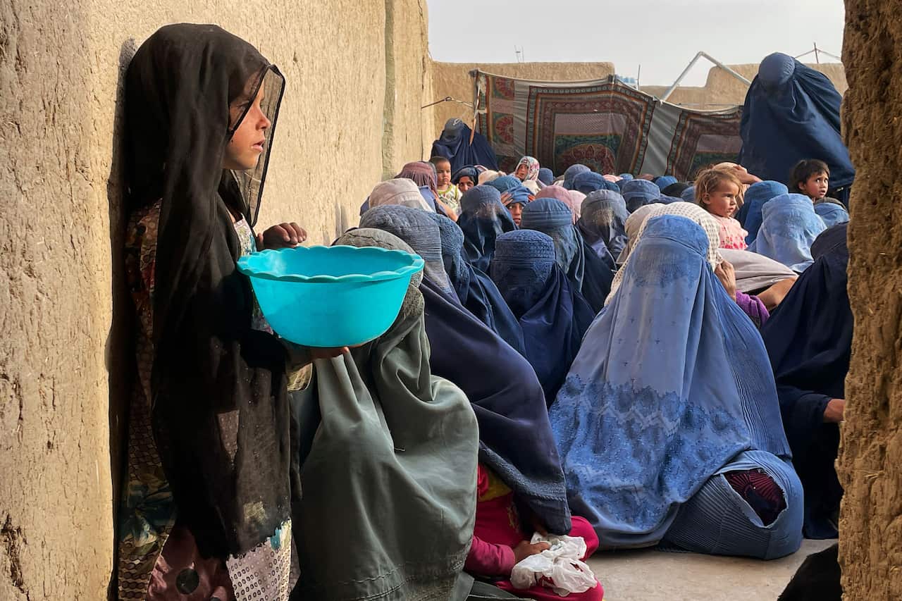 TOPSHOT-AFGHANISTAN-POVERTY-PEOPLE