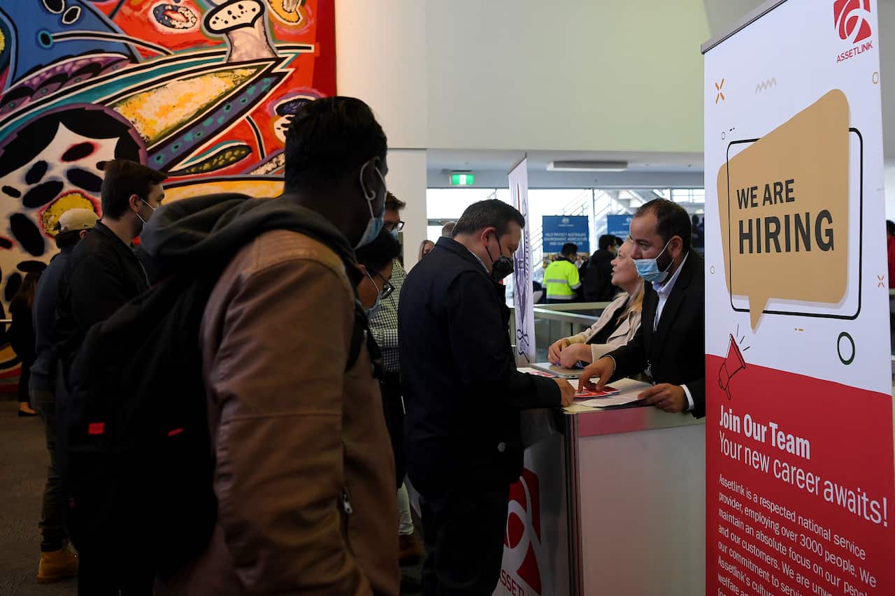 網站上列出的工作不少均為香港或亞洲僱主提供