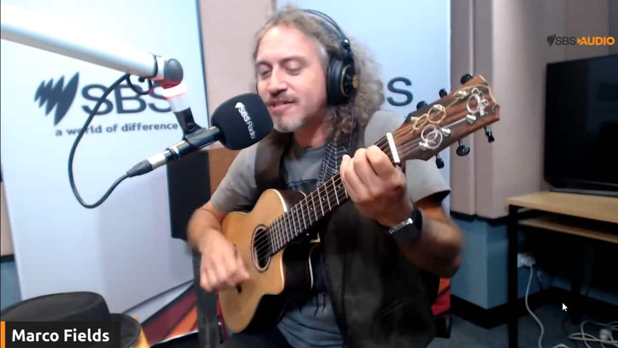 Marco Fields en el estudio de SBS Spanish