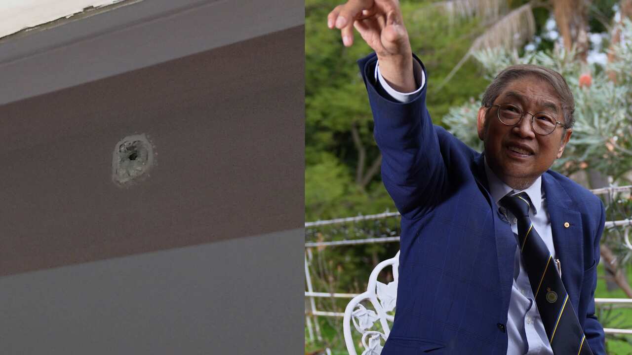 Dr Tan pointed to a bullet hole in the window glass to SBS Chinese.