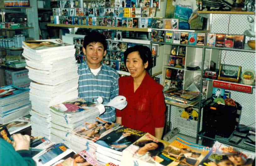 Chang grocery with newspapers.jpg