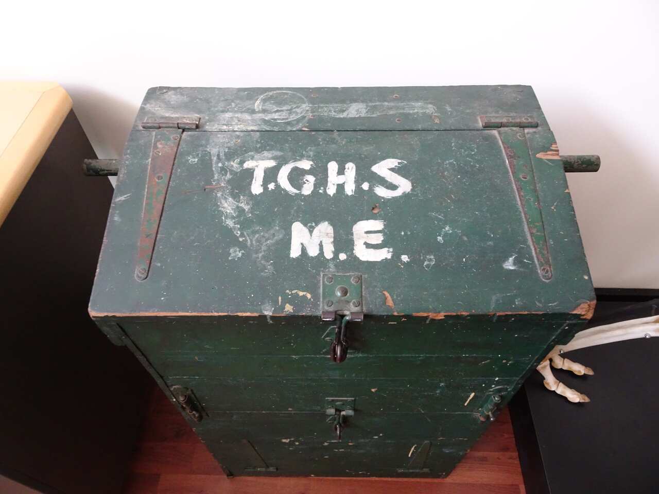 10.TGH_Strehlow_Suitcase_Camel_Transport_(C)_David_Heffernan_NFSA.jpg