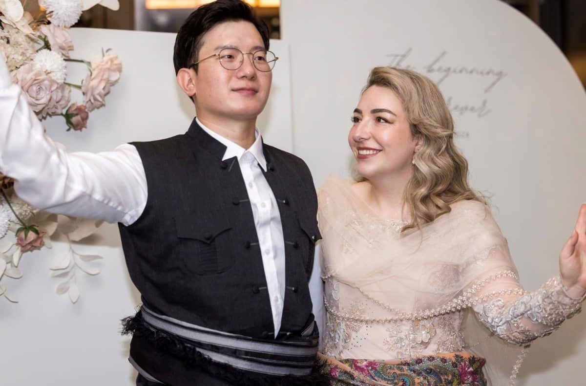 Tara and Sam (Kurdish).jpg