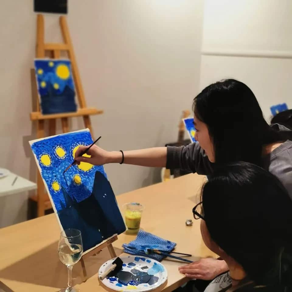 น้องเอ๊ สอนวาดรูป.jpg