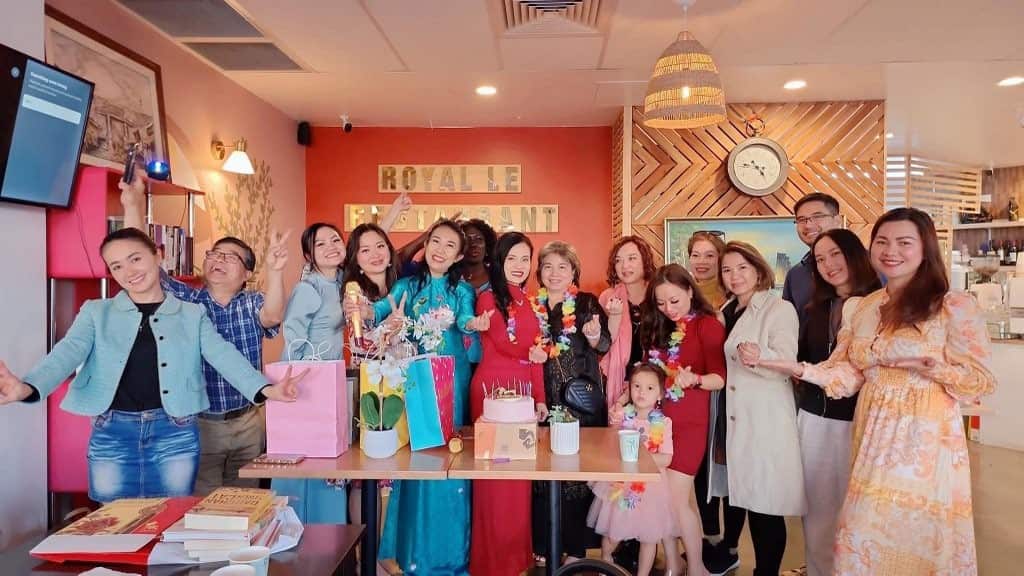 Giới trung niên cũng tham dự .JPG