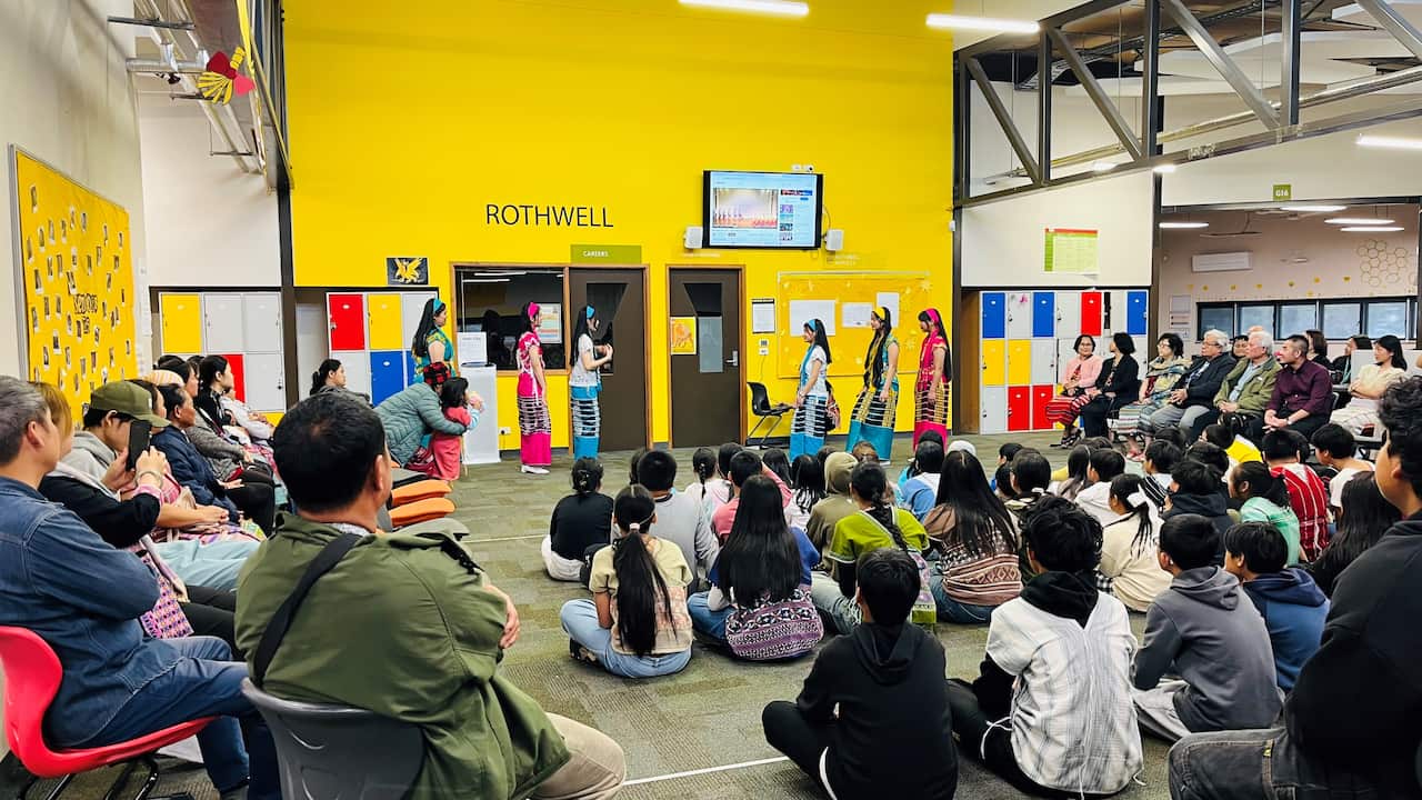 Karen language school year 12 students Don dance. Photo: Shah Paung/SBS Karen