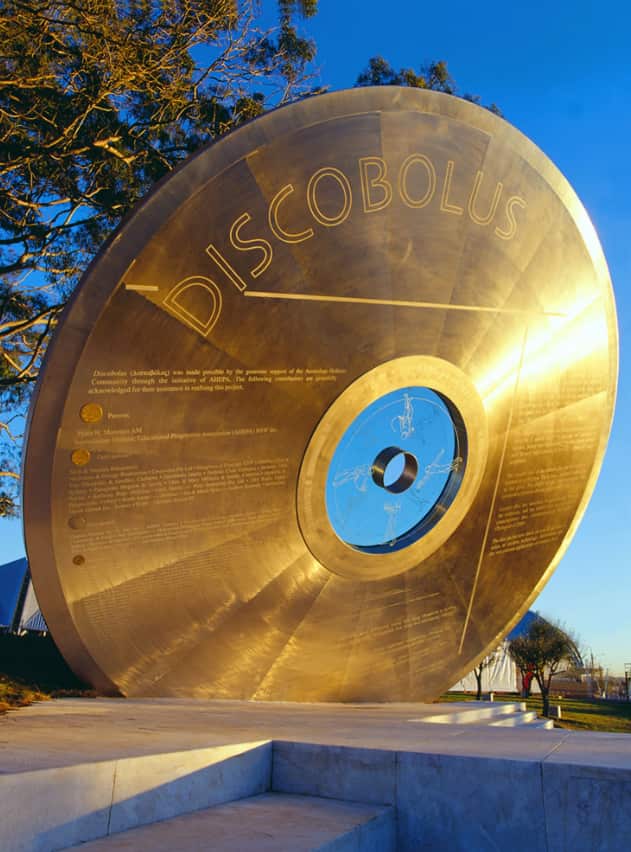 Δισκοβόλος Sydney Olympic Park Robert Owen.png