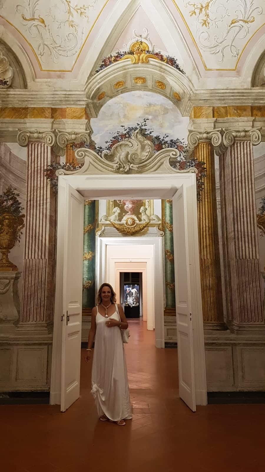 LINGUA Gemma Close a Ercolano.JPG