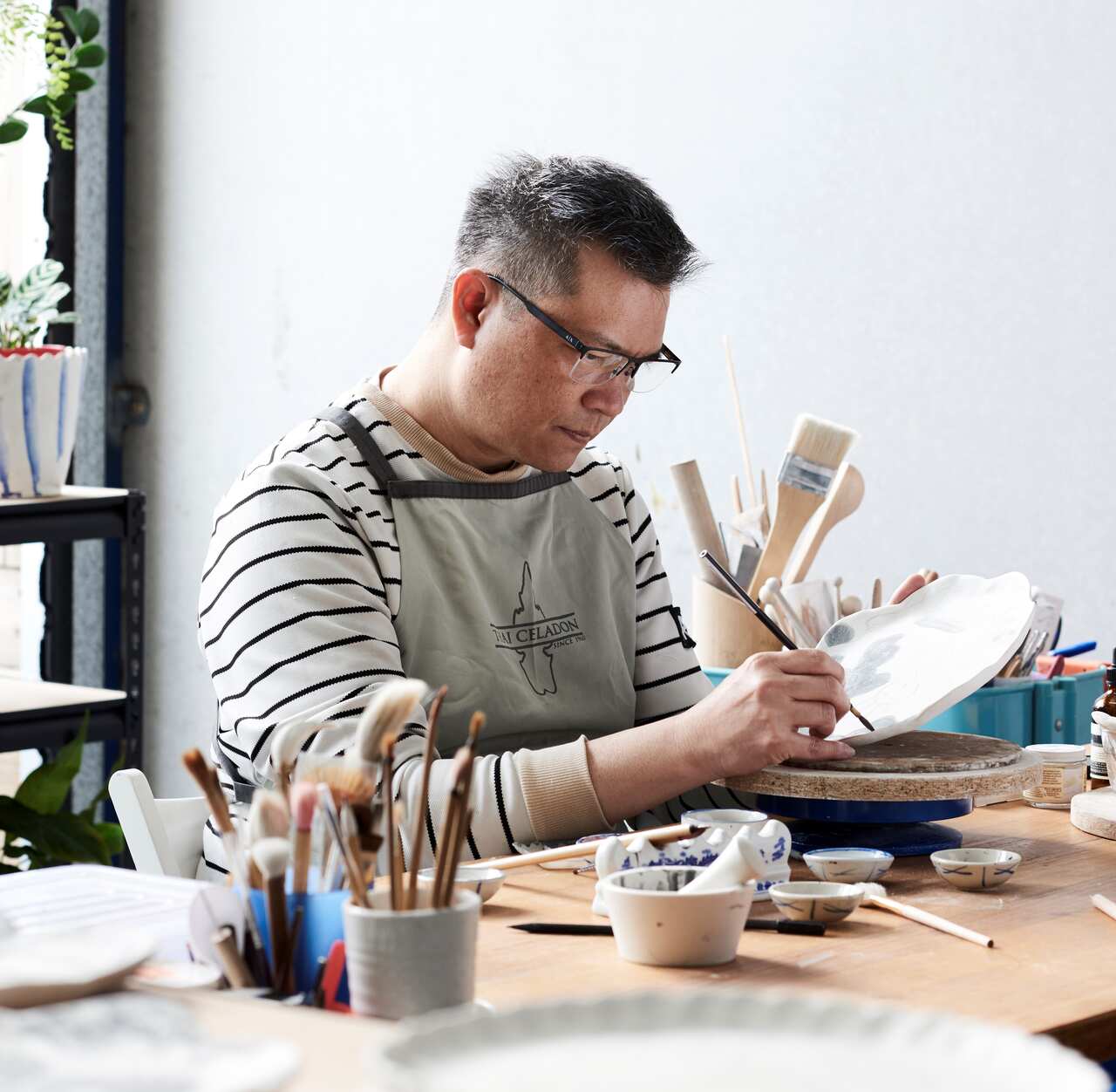 Vipoo Srivilasa working in his studio by Eve Wilson (2).jpg