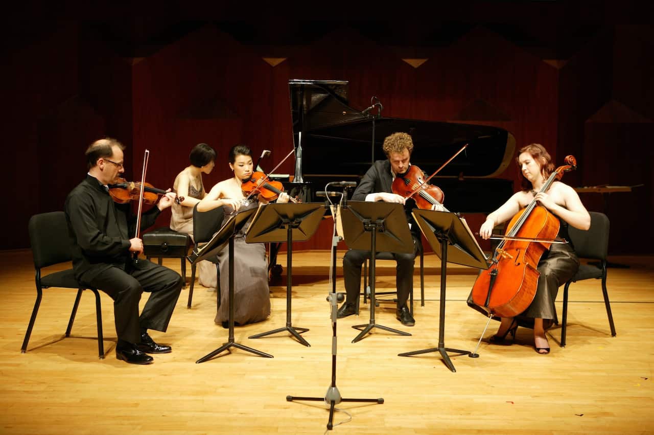 2011 예술의전당 여름실내악 축제 공연 왼쪽부터 Goetz Richter 교수(violin), 변은정 피아니스트, 동생 Lynn Byun(violin), James Wannan(viola), Rachel Tobin(cello) 