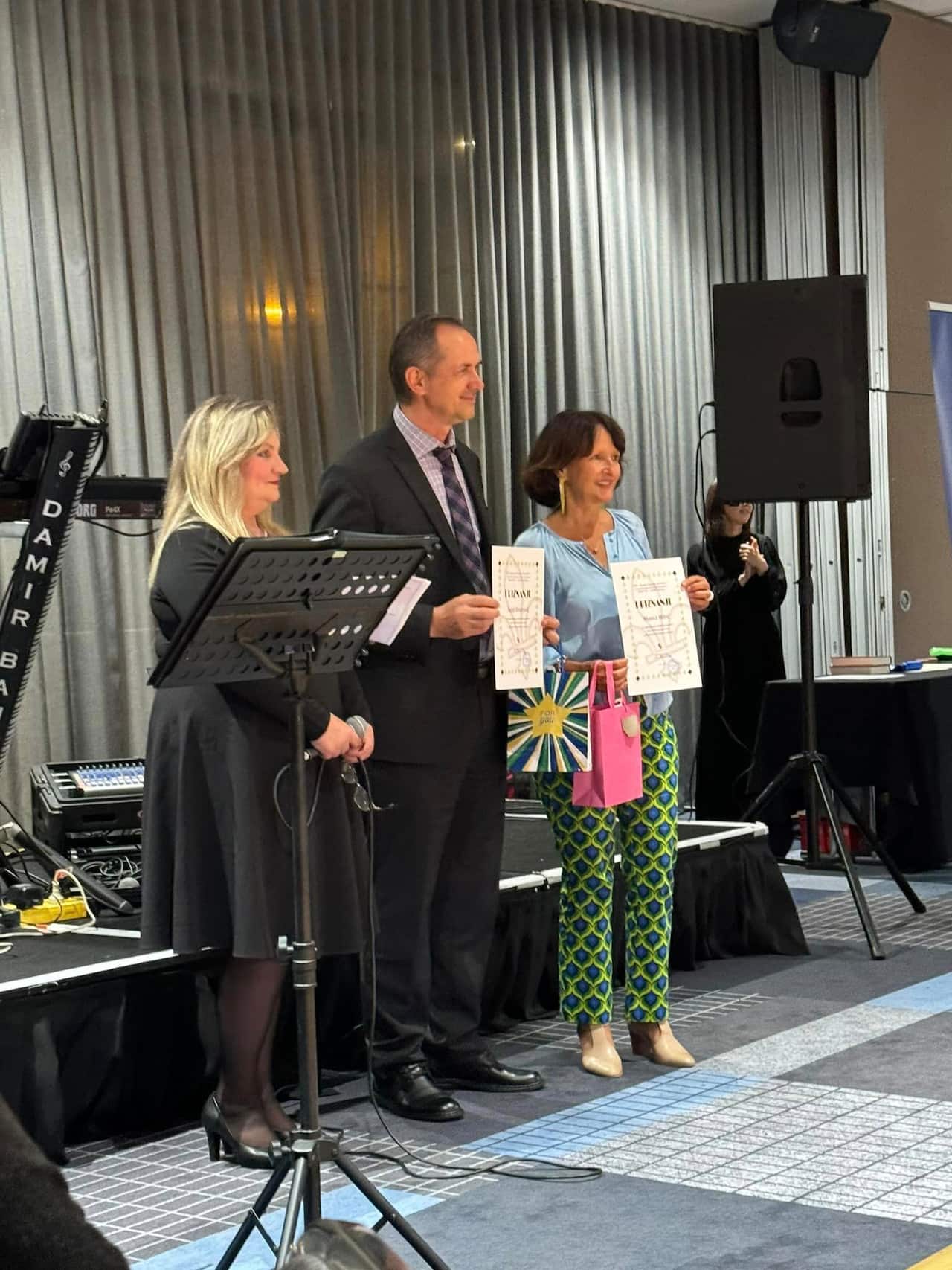 Posebna priznanja prof, Muniri Mitrić i Seadu Omeroviću, Aiša hadžiahmetović.jpg