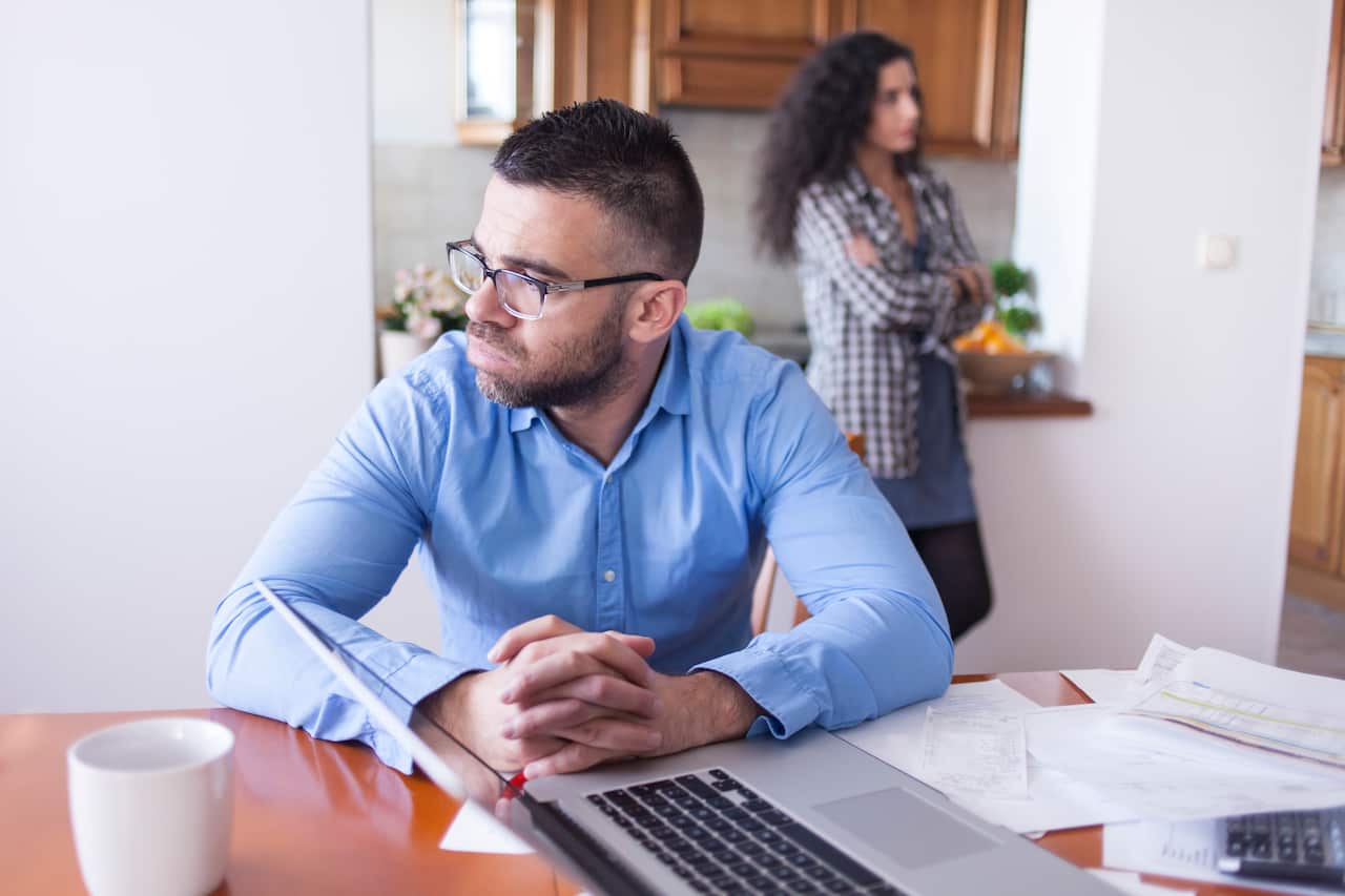 Couple having finacial problems