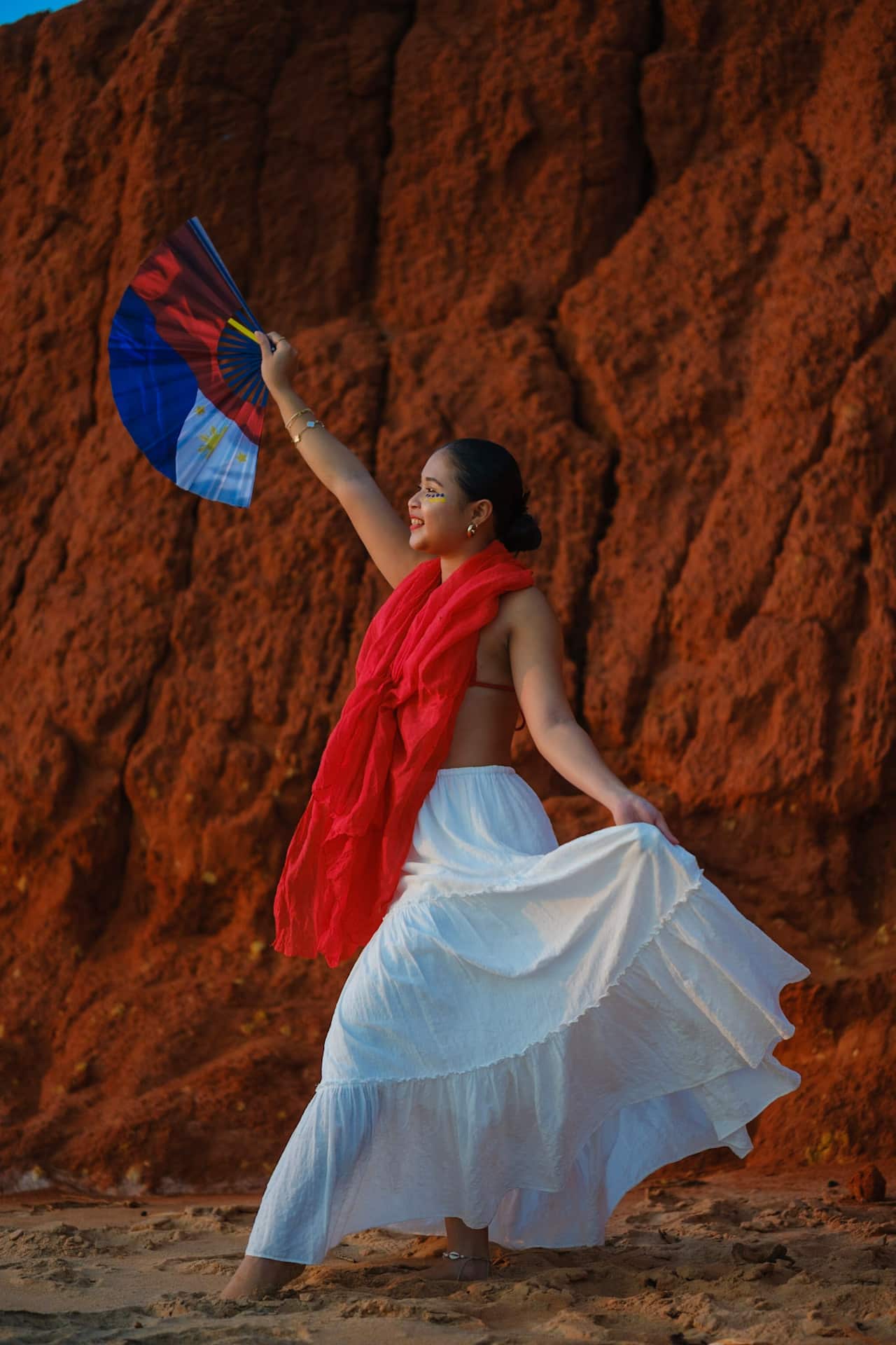 Selene Marks with fan with Philippine flag( whole body).jpeg