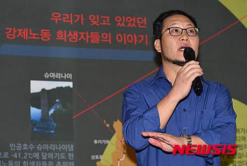 NISI20150909_0005878843_web.jpg 70년만의 귀향 소개하는 손승현 작가.jpg