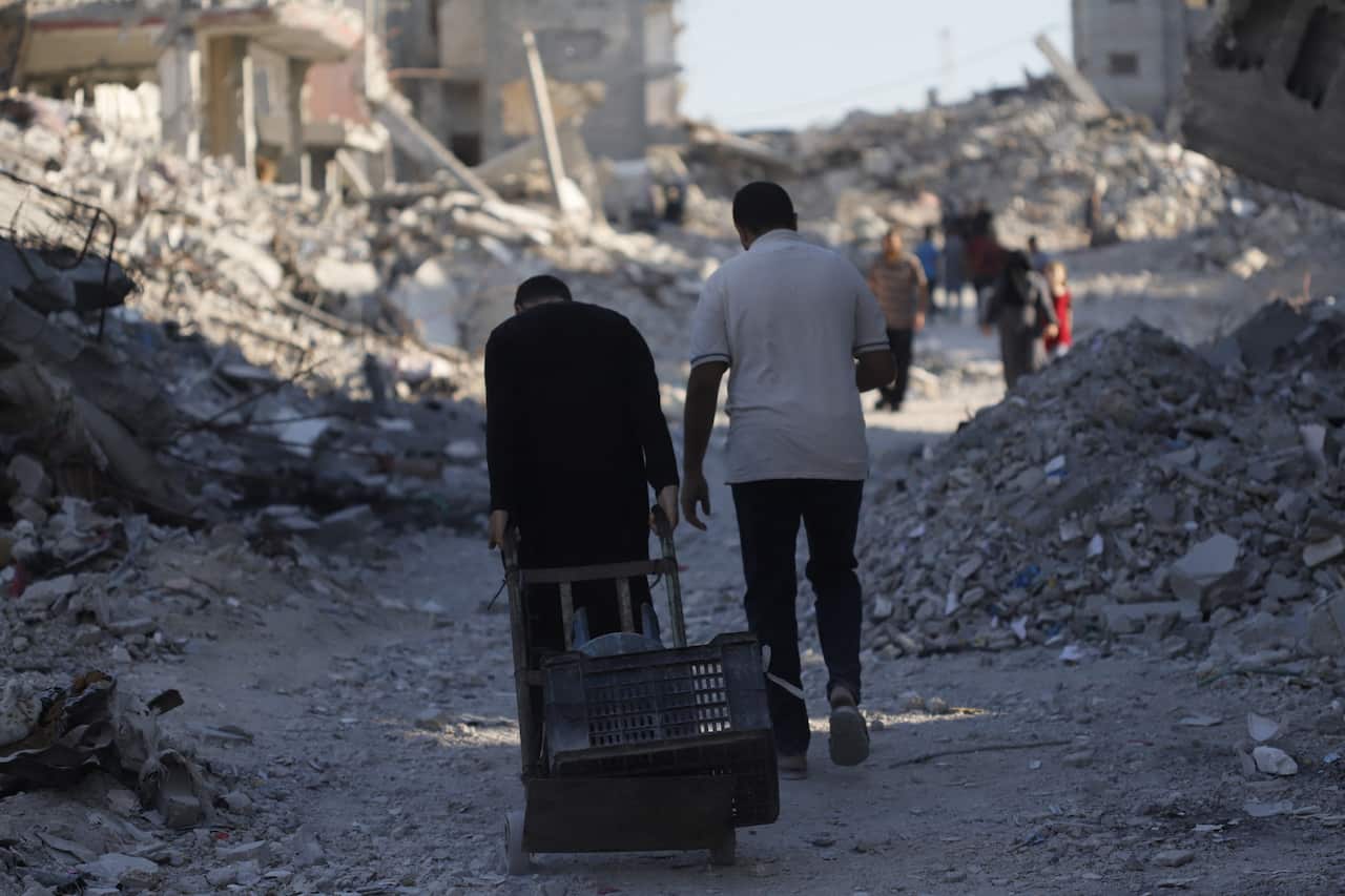 Palestinians Flee Khan Younis - Gaza Strip