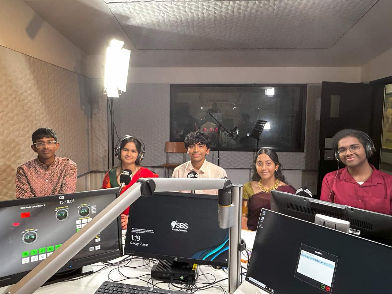 Prakash, Sathveeka, Rishid, Thanushree and Hari.jpg
