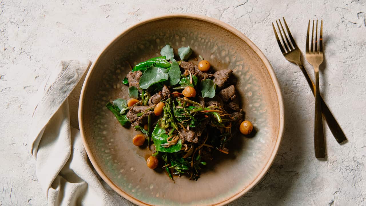 Stir fried native pepper beef with native greens