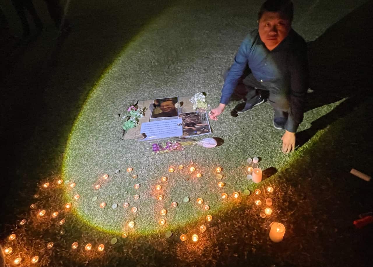 與會者用燭光排出 8964 字樣.jpg