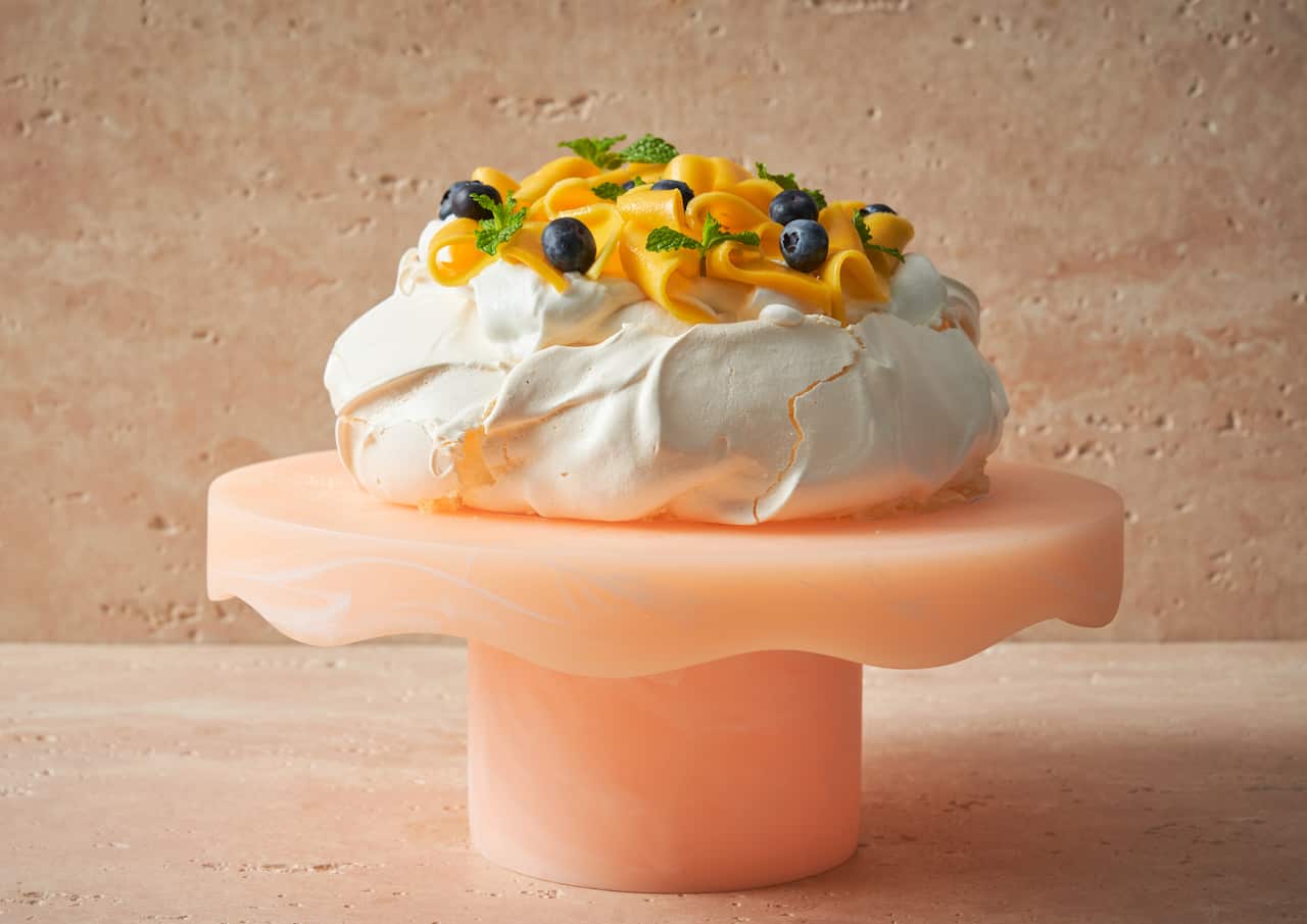 ‘Mango sticky rice’ Pavlova