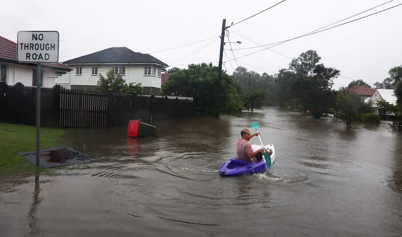 FLOODS QLD