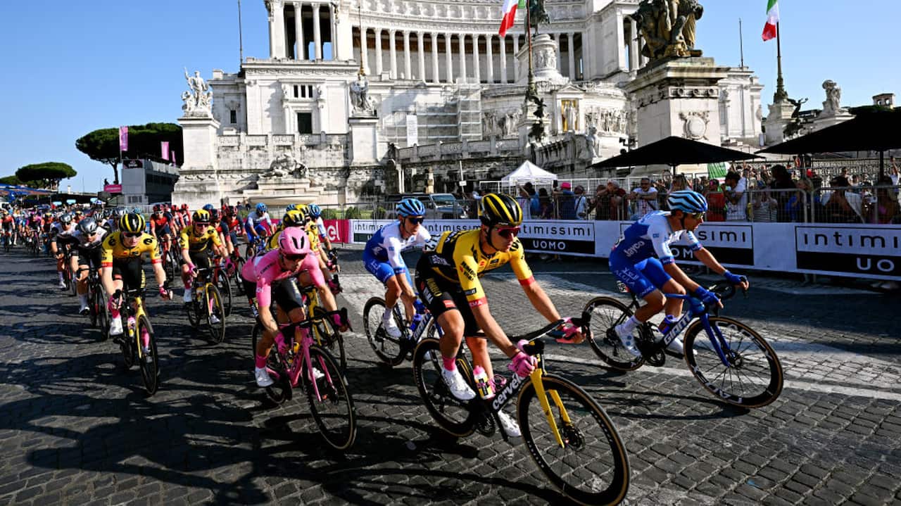 A general shot of the peloton during Stage 21 of the Giro d'Italia