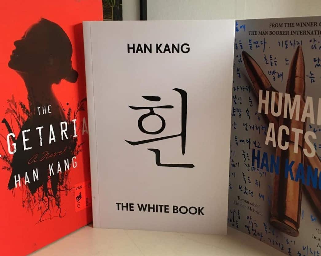 한강의 저서 왼쪽부터 채식주의자, 흰(The White Book), 소년이 온다.jpg