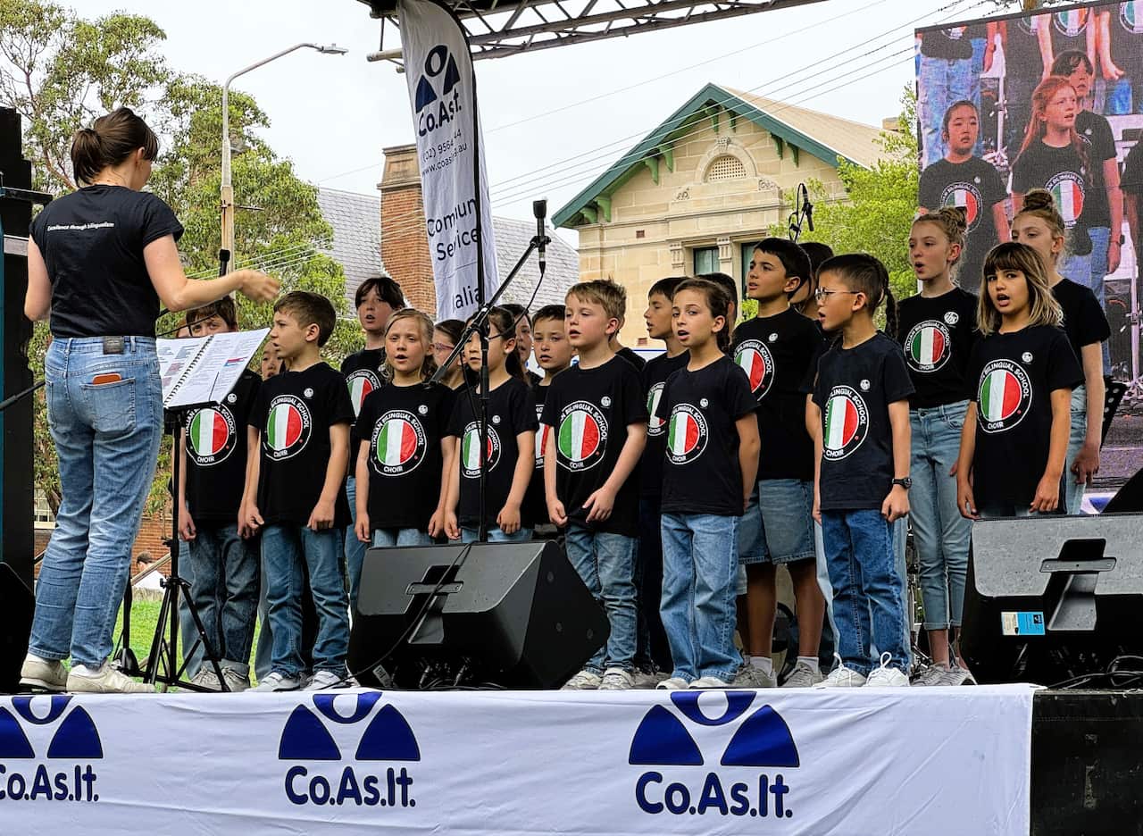 The children of the Italian Bilingual School sing the Australian and Italian national anthems.