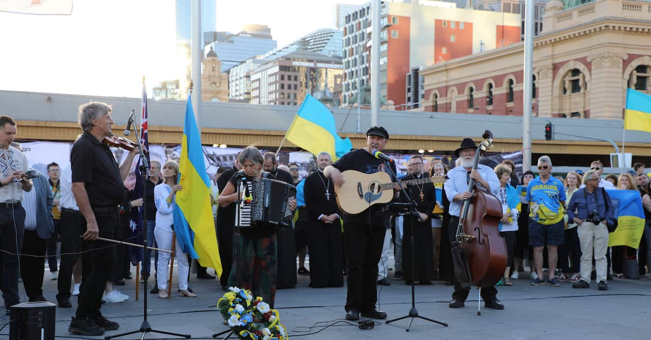 Catgut and Air is a contemporary folk group from Melbourne - Sue Ferguson, Jason Goroncy, Jonathan Hicks and David Rackham.   .JPG