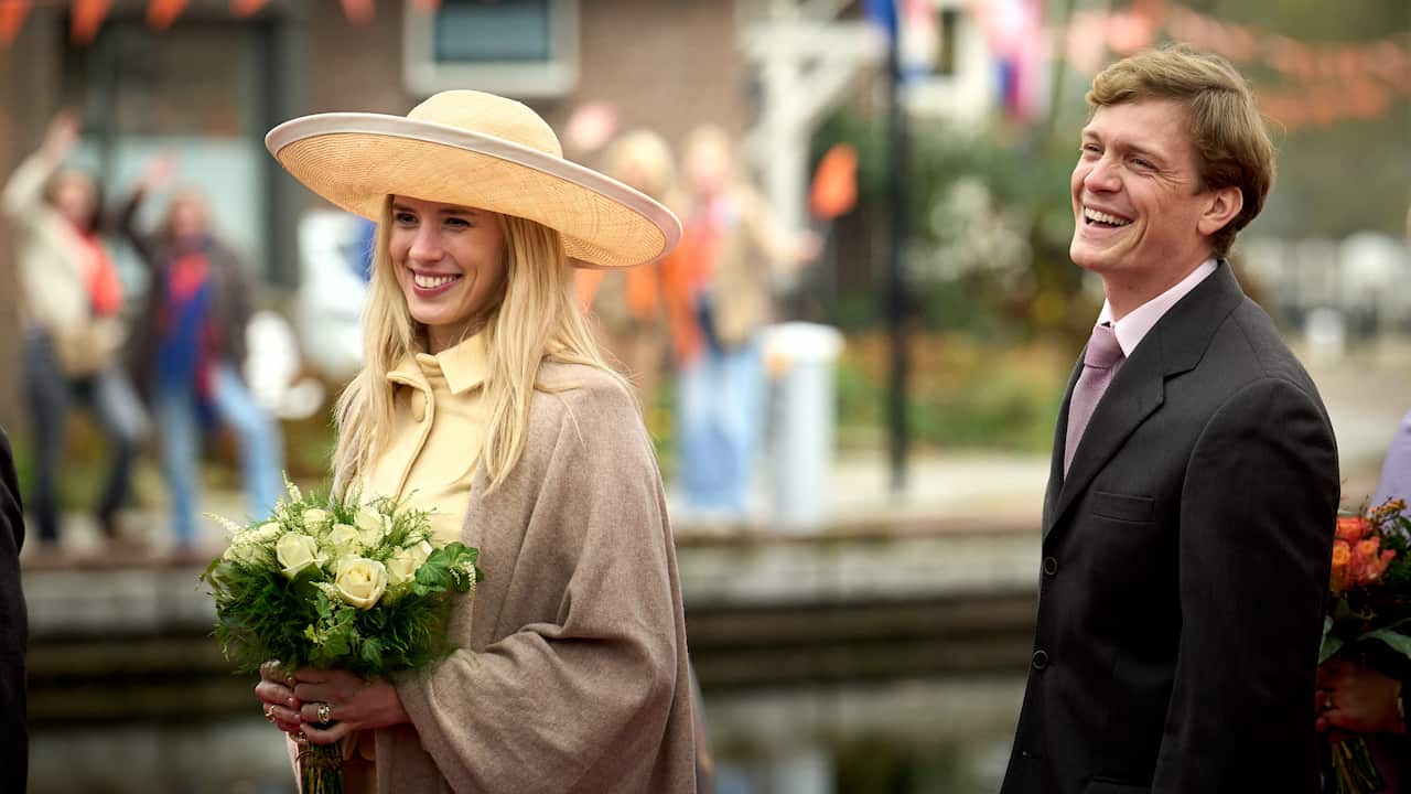Delfina Chaves as Maxima and Martijn Lakemeier as Willem-Alexander in 'Maxima' season 2.