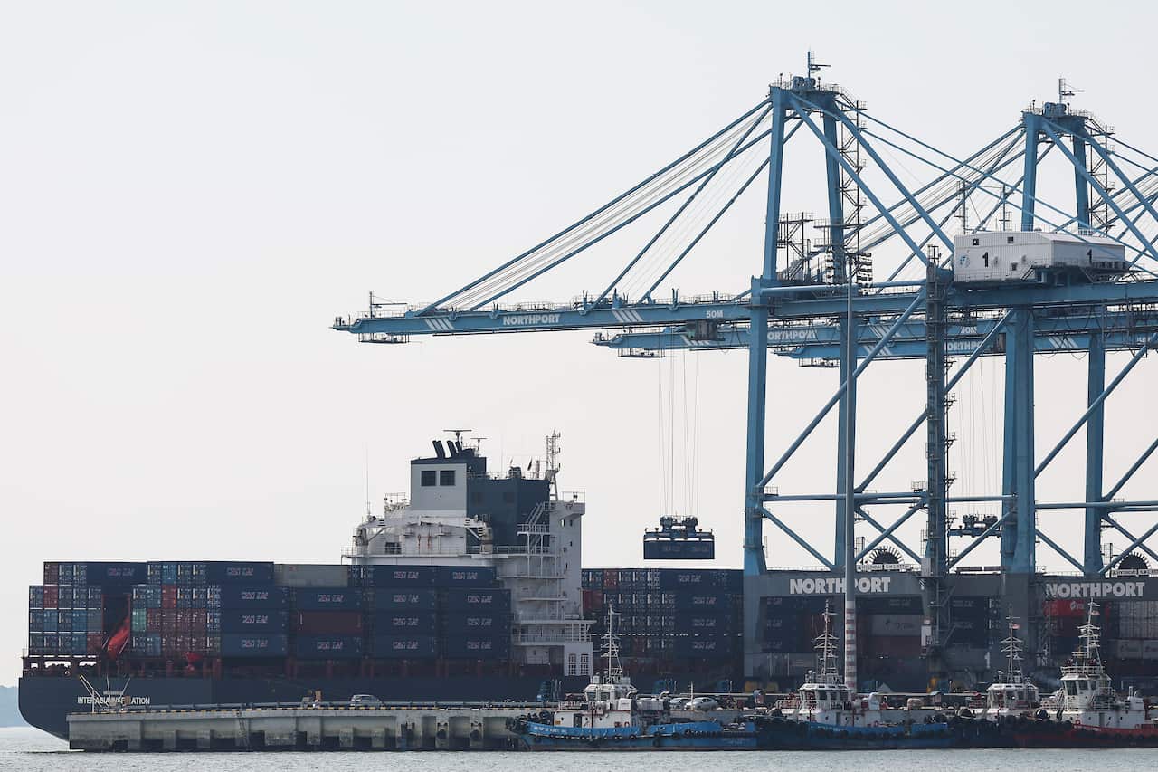 Containers shipping continues in Malaysia amid tensions over Hormuz